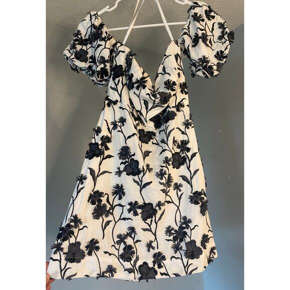 Anthropologie Off the Shoulder Floral Black and White Embroidered Dress size 10 - Picture 6 of 6